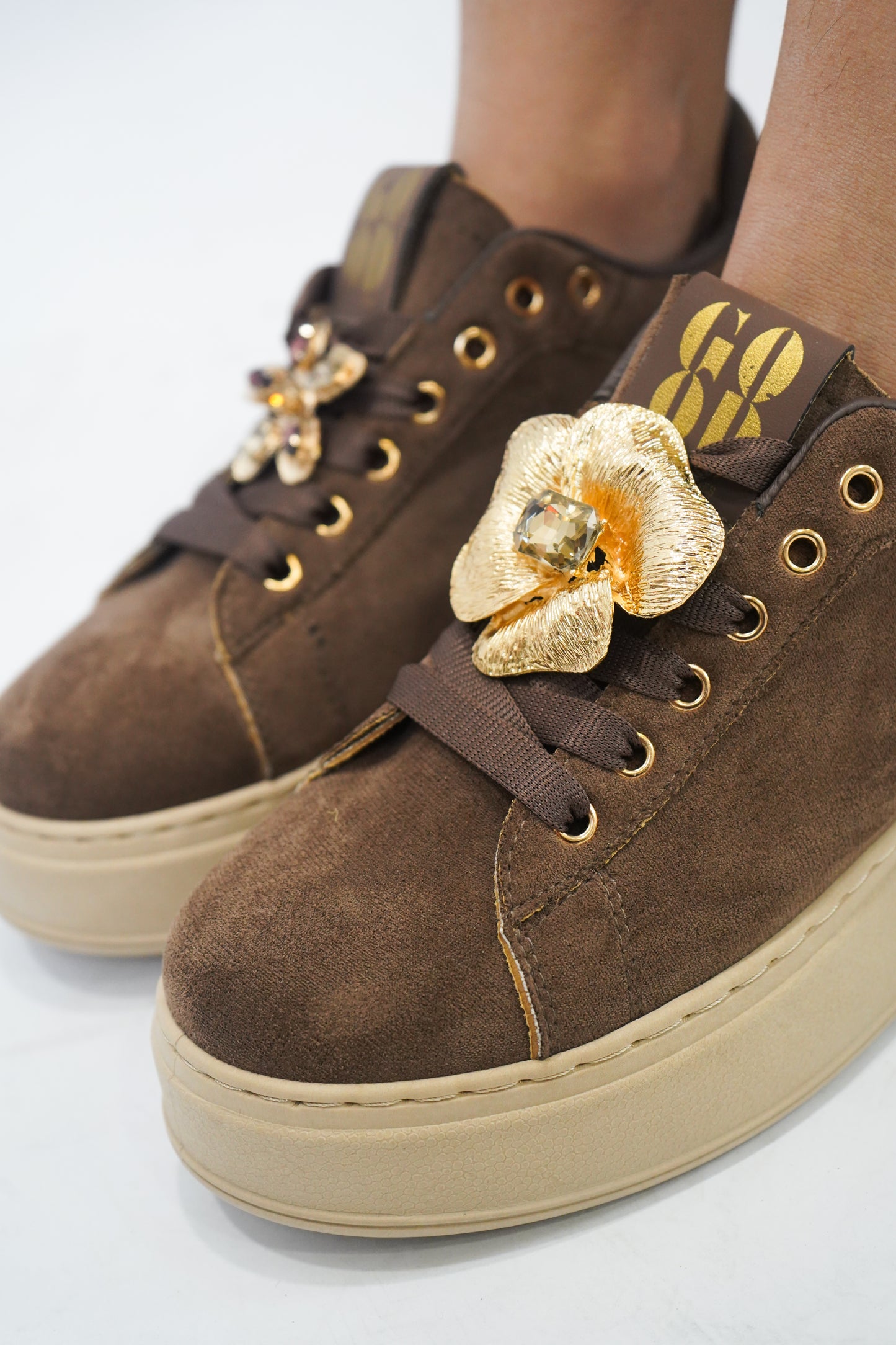 sneakers good vibes jewels